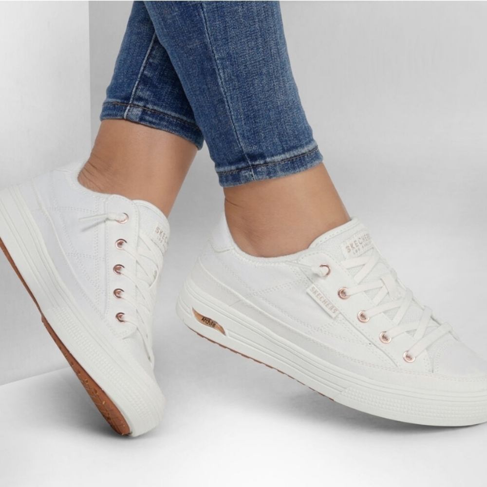 Brand New Skechers Arch Fit